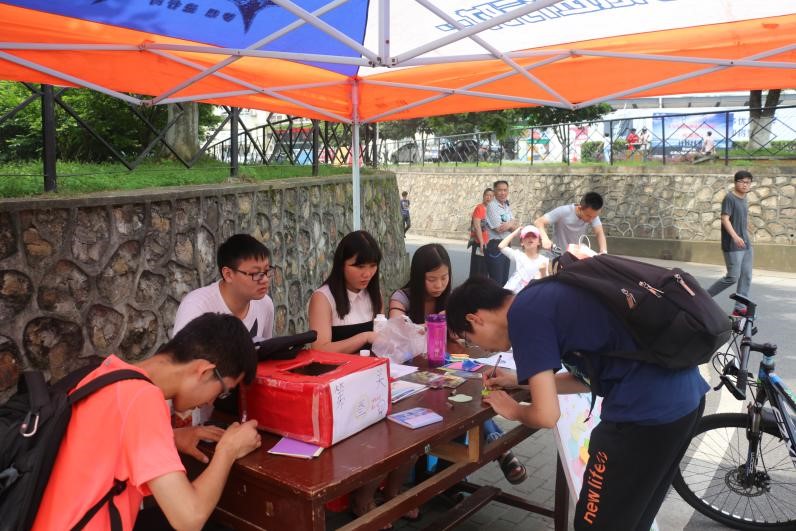 emc体育官网学院“怀感恩之心,报三春之晖”感恩母亲节志愿活动顺利举办 emc体育官网学院“怀感恩之心,报三春之晖”感恩母亲节志愿活动顺利举办