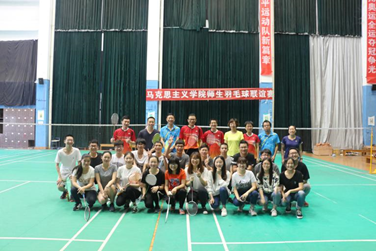 emc体育官网学院第三届羽毛球师生联谊赛顺利举办